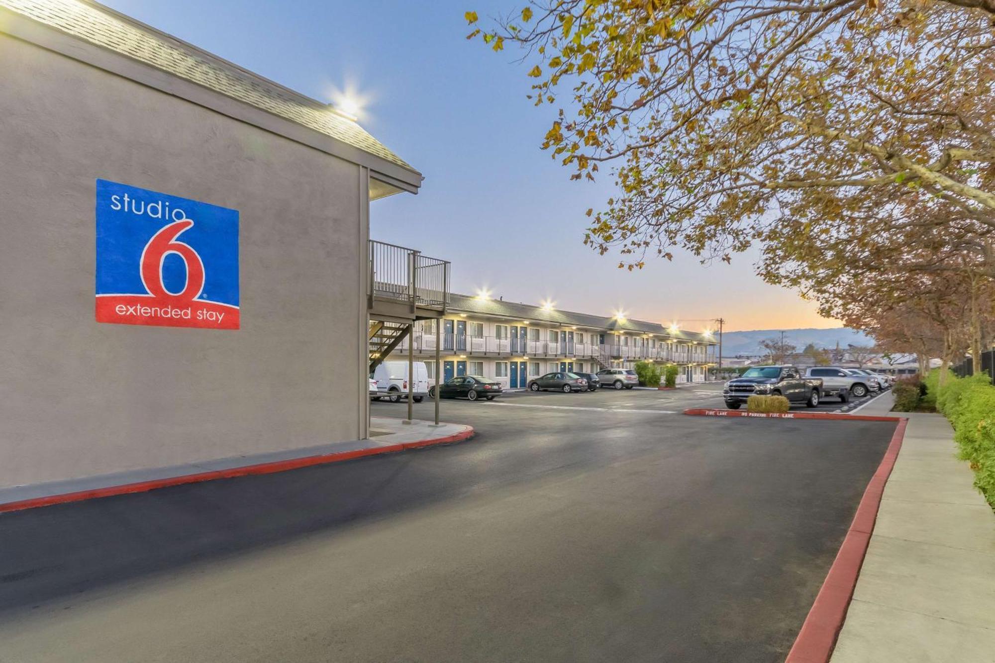 Motel 6 Hayward, Ca- Silicon Valley Gateway Eksteriør billede
