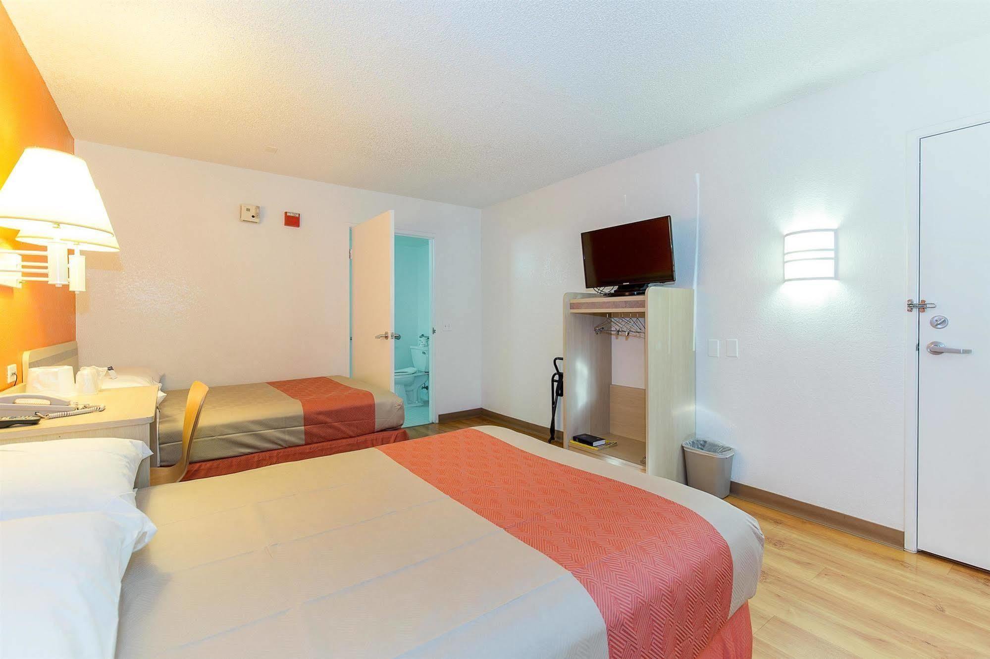 Motel 6 Hayward, Ca- Silicon Valley Gateway Eksteriør billede
